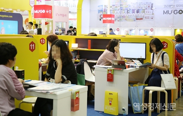 12일 서울 강남구 코엑스에서 '서울유아교육전'이 열렸다. 올해는 300개 업체 900 부스가 참여하며 체험, 공연, 세미나 등의 다양한 콘텐츠가 제공될 예정이다. 14일까지 열린다. /문인영 기자 photoiym@gmail.com