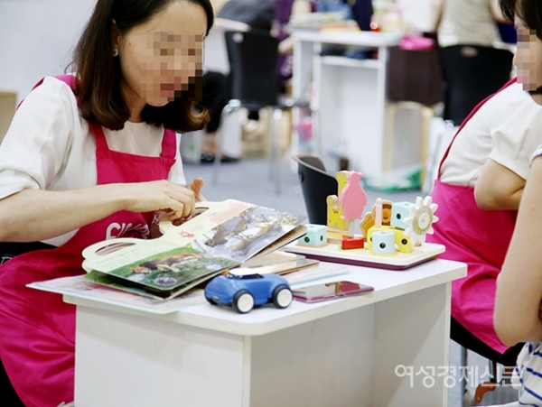 12일 서울 강남구 코엑스에서 '서울유아교육전'이 열렸다. 올해는 300개 업체 900 부스가 참여하며 체험, 공연, 세미나 등의 다양한 콘텐츠가 제공될 예정이다. 14일까지 열린다. /문인영 기자 photoiym@gmail.com