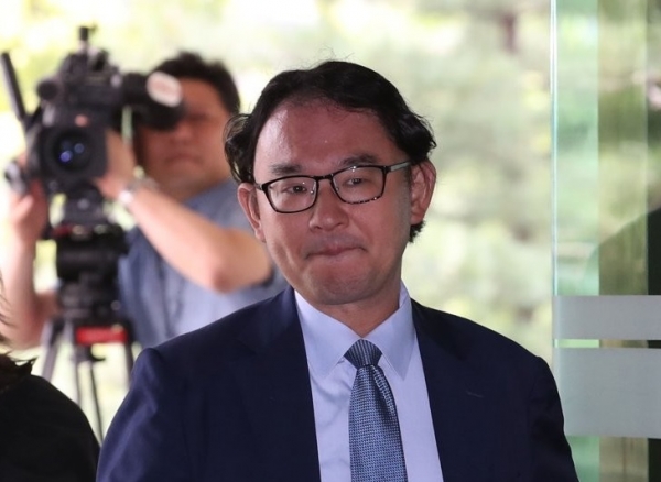 19일 초치된 니시나가 도모후미 주한일본대사관 경제공사가 외교부 청사로 들어서고 있다.