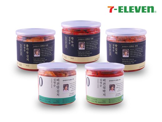 세븐일레븐은 다음달 말까지 심영순 요리연구가의 레시피로 만든 김장김치, 채식주의자를 위한 비건김치세트를 판매해 소비자들의 김장 부담을 줄였다. /세븐일레븐 제공
