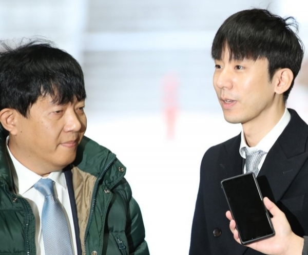 이재웅 쏘카 대표(왼쪽)와 타다 운영사 VCNC의 박재욱 대표/ 연합뉴스