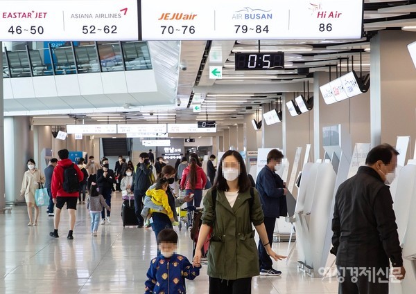 황금연휴 첫날인 30일 오전 김포공항 국내선/ 이맹호 기자