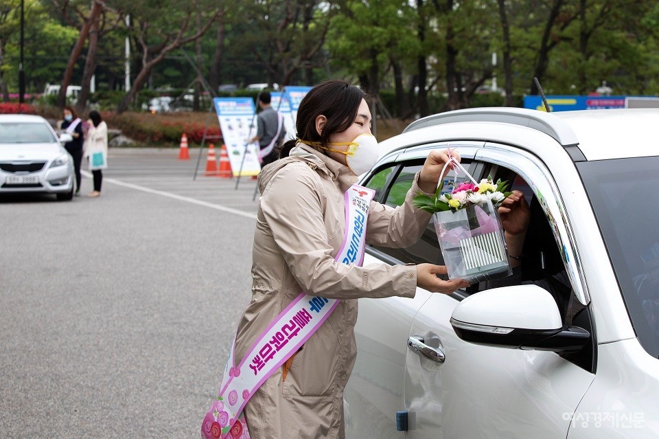 고양 드라이브 스루 플라워 마켓 현장/ 이맹호 기자