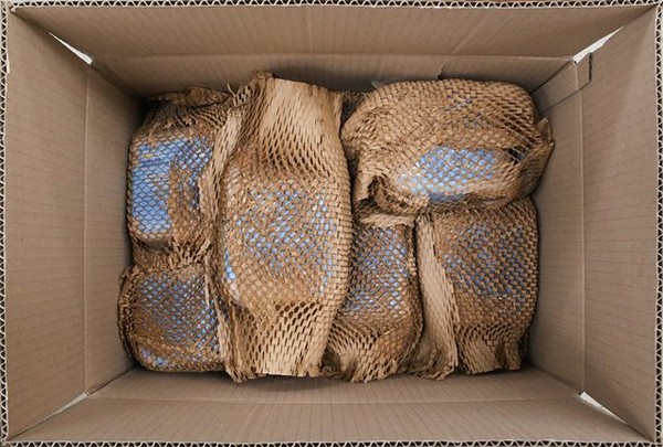 디몰 배송 상자 모습 / 동아제약 제공