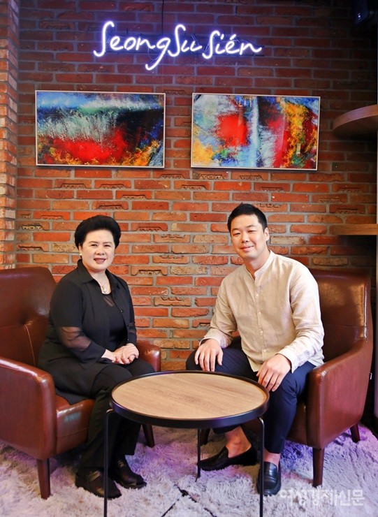 '나눔공유센터'에서 만난 성수 도시재생 주민협의체 윤연주 위원장(좌), 성수지앵 협동조합 박명훈 상임이사(우) / 김수진 기자