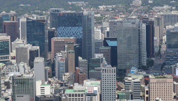 서울 남산에서 바라본 기업 빌딩 모습 / 연합뉴스