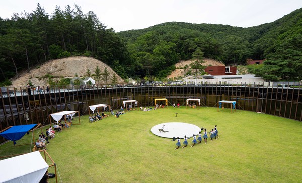 유알컬처파크 '사운드 포커싱 홀'에서는 다양한 공연이 펼쳐진다. / 유알컬처파크 제공