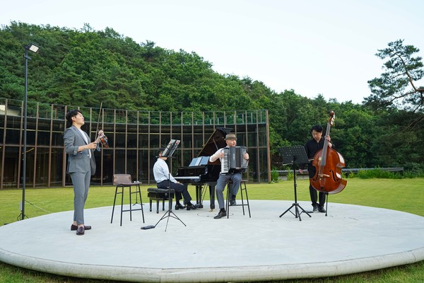 유알컬처파크 '사운드 포커싱 홀'에서는 다양한 공연이 펼쳐진다. / 유알컬처파크 제공