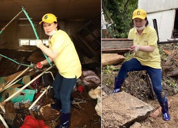 깨끗한 모습의 사진(왼쪽)을 공개해 '수해복구 인증샷' 논란을 일으킨 심상정 정의당 대표. 오른쪽 사진은 인증샷 논란 후 재공개된 흙묻은 모습 / 정의당