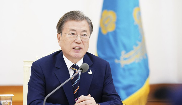 문재인 대통령이 27일 청와대 본관에서 열린 한국 개신교회 지도자 초청 간담회에서 발언하고 있다./연합뉴스