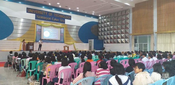 삔우린 IT대학에서 가진 한국의 한 대학 유학설명회. 코로나 비상 이전의 사진이다. 이 대학은 6년제 명문대로 IT강국 한국을 동경하는 학생들이 많다. 