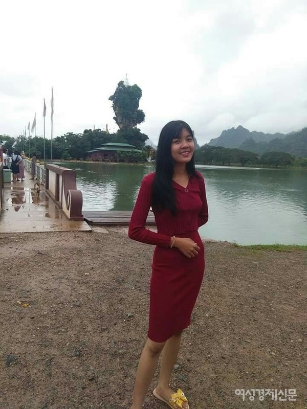 언젠가 한국유학 가는 꿈을 가진 산디. 한국어과를 나왔고 한국계 회사를 다니고 있다. 