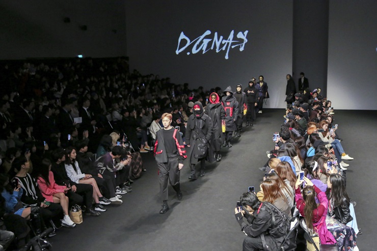 지난해 3월 진행된 '2019FW 서울패션위크'에서 진행된 디그낙(D.GNAK) 패션쇼. / 서울디자인재단 제공
