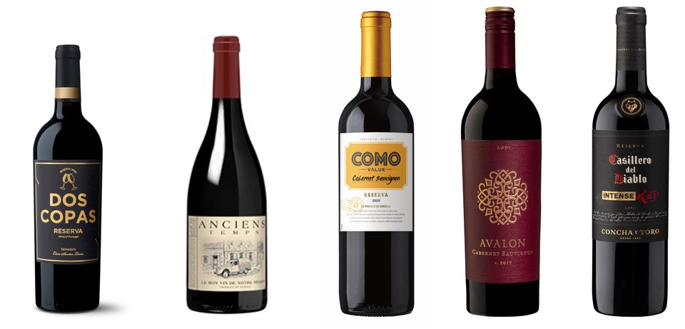 이마트에서 판매하는 '도스코파스 리제르바', CU에 판매하는 '앙시앙땅 까베르네 쉬라, 샤도네이 소비늉', 이마트24에서 판매하는 꼬모 밸류 까베네쇼비뇽, 아발론 캘리포니아 까베네쇼비뇽, 디아블로 인텐스 레드 블렌드(왼쪽부터).