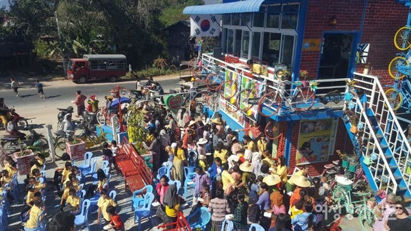 MOT는 마을에서 생산된 과일, 우유, 채소 등을 사용하고 그 수익은 다시 마을로 환원하는 특이한 운영방식으로 마을의 호응을 받았다. 마을 어린이 방과후 교육과 청년들의 직업훈련이 그것이다.