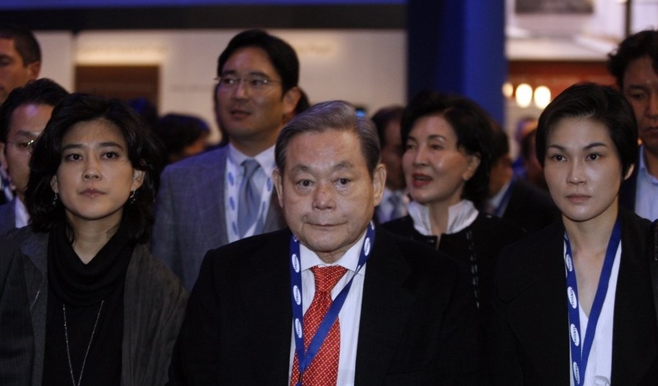 2010년 이재용 삼성전자 부회장, 이부진 호텔 신라 사장, 이서현 삼성복지재단 이사장과 CES2010에 참석한 이건희 회장./ 연합뉴스