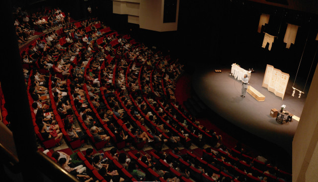 연극 '염쟁이 유씨'가 11월 16일부터 29일까지 서울 대학로 드림아트센터 3관에서 공연된다. 1대 염쟁이 유순웅과 2대 염쟁이 임형택 두 배우가 번갈아 출연한다. / 창작공간 스튜디오 블루