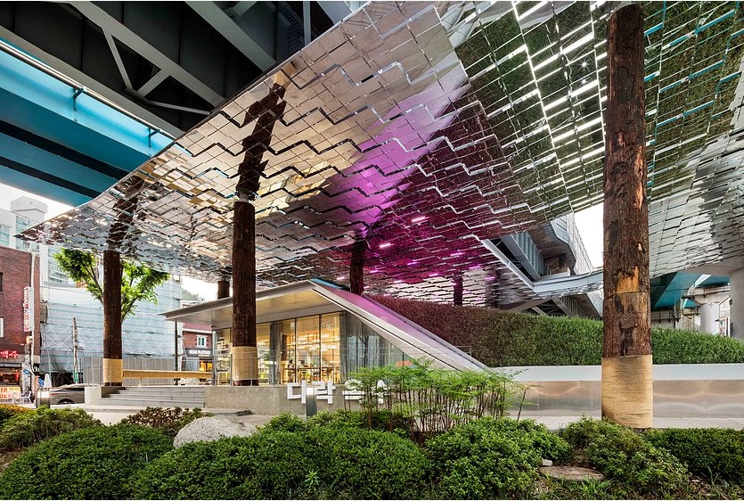 지난 2018년 4월 문을 연 '다락옥수'는 서울 지하철 3호선 옥수역 고가 하부 공간이 복합문화공간으로 재탄생한 첫번째 예다. / 사진=조진만아키텍츠