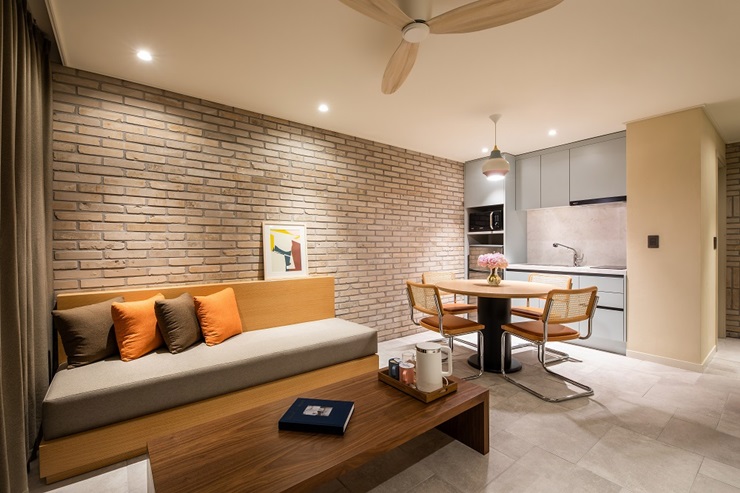 더위크앤리조트 객실 중 반려동물과 함께 여행을 즐기고 싶은 펫펨족을 위한 객실인 '더테라스스위트'의 펫룸. / 더위크앤리조트