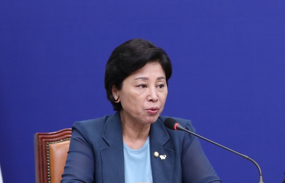 남인순 더불어민주당 의원이 21일 동물권에 대한 향상된 사회적 분위기를 반영한 ‘동물대체시험법(동물실험을 대체하는 방안)의 개발·보급 및 이용촉진에 대한 법률안’을 대표발의했다.  /연합뉴스