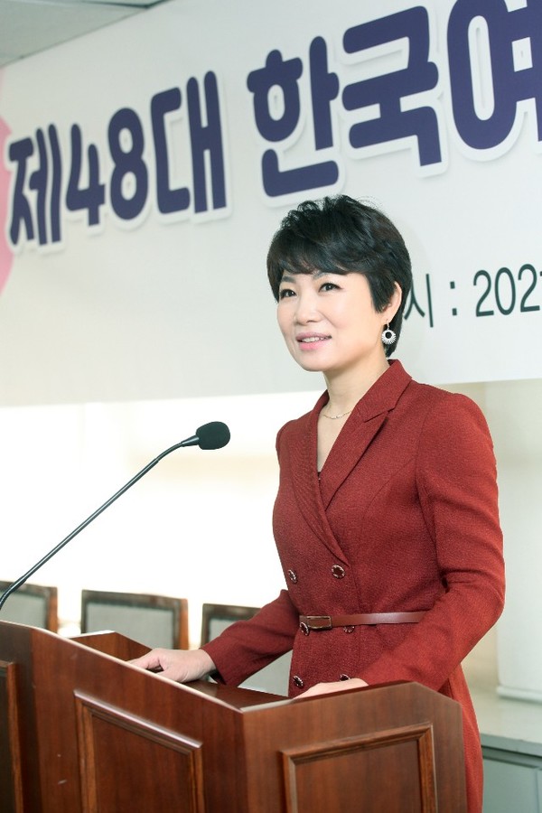 이광순 신임 한국여성바둑연맹회장은 취임식에서 “｢바둑의 가치를 높이다! 소통과 공감의 중심! ‘한국여성바둑’｣이라는 비전 아래 ‘여성연맹과 여성바둑의 가치 및 위상 강화, 여성연맹의 규모 확대, 회원과 지부 간의 친밀한 소통 및 시스템 강화, 여성바둑 보급 활성화’ 등을 위해 최선의 노력을 다하겠다”고 말했다. /(사)한국여성바둑연맹 제공
