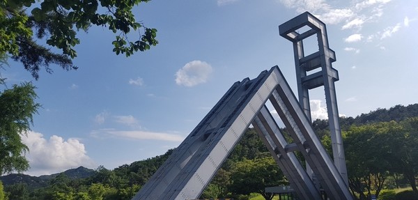 서울대학교가 2023학년도 대학 신입학생 입학전형 예고를 발표했다. 수시 지역균형의 최저완화, 수시와 정시의 교과이수 기준 변화 등이 포함됐다. /연합뉴스