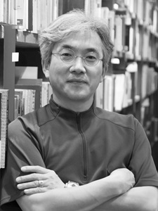 김진국 고려대 인문예술과정 주임교수대학, 언론, 정부부처, 공기업 등에서 근무한 다양한 경험을 바탕으로 동서고금의 다양한 역사와 문화를 기반으로 한 융복합적 콘텐츠를 개발하고 심리학적으로 해석한다. 고려대학교 심리학과 및 동 대학원을 비롯한 국내외 여러 대학과 대학원에서 공부했다. 심리학자, 의학사, 의학석사, 대체의학박사(수료)다.