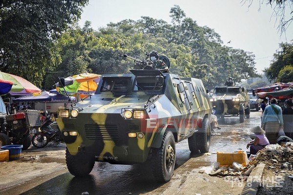 2월 1일 새벽에 감행된 군부 쿠데타는 수도 네피도를 시작으로 양곤, 만달레이 주요 기관과 주요 인사를 장악해나갔다. 장갑차, 군인, 경찰들이 거리를 지나가고 있다. 군부는 11명의 장관도 교체했다. /사진=정선교