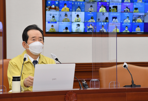 정세균 국무총리가 26일 세종로 정부서울청사에서 열린 코로나19 중앙재난안전대책본부 회의를 주재하고 있다. /국무총리실