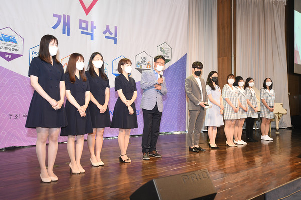 개막전을 치르게 될 서귀포 칠십리(왼쪽) vs 보령머드 선수들. /한국기원 제공