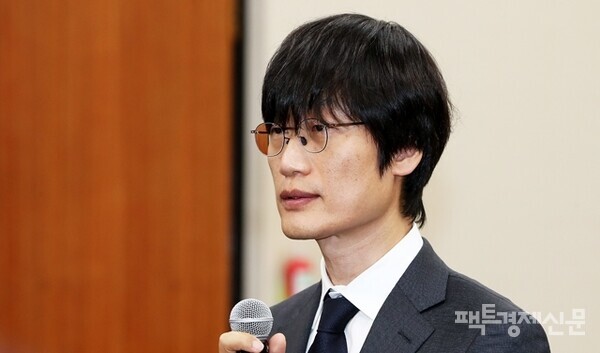 이해진 네이버 글로벌투자책임자(GIO)가 임직원들에게 최근 직원 사망 사건과 관련해 사과하면서 경영진 쇄신 계획을 다시 한 번 밝혔다. 그러나 네이버 노동조합은 “말뿐인 사과”라고 비판하고 있다. /팩트경제신문 DB