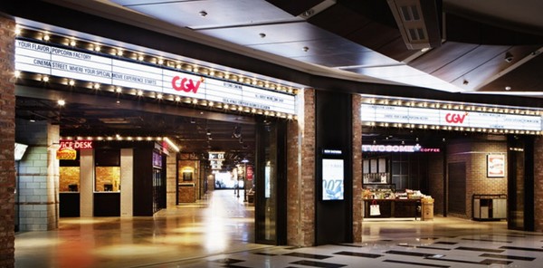 CJ CGV는 코로나19로 인한 영화산업 침체의 직격타를 맞은 대표적 종목 중 하나로 꼽힌다. /CJ CGV