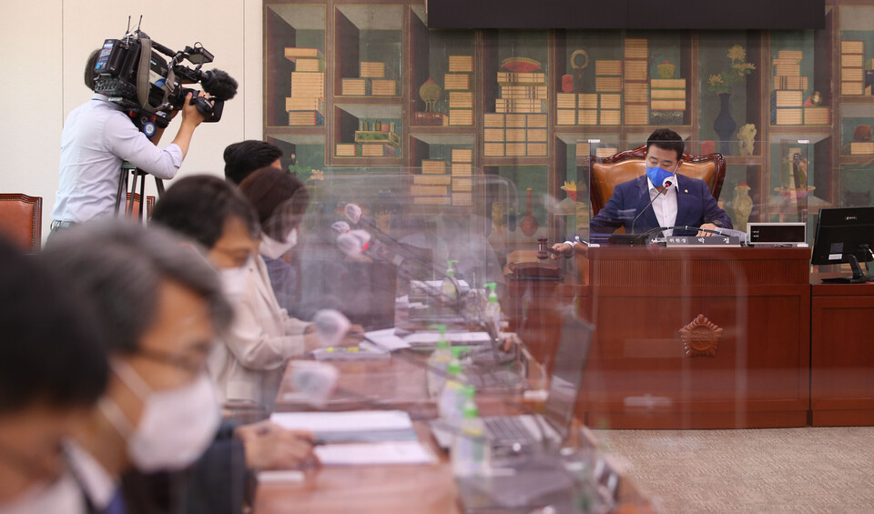 제389회 국회 임시회 제2차 문화체육관광위원회 문화예술법안심사소위원회가 지난달 27일 오후 서울 여의도 국회에서 박정 위원장 주재로 열렸다. / 연합뉴스