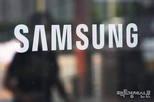 코스피는 지난 12일 삼성전자와 SK하이닉스 등 시가총액 1~2위를 기록하는 대장주 부진에 3200대로 밀려났다. 