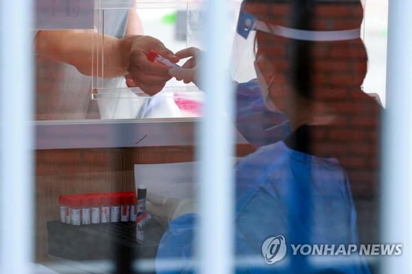 코로나19 임시 선별검사소 /연합뉴스