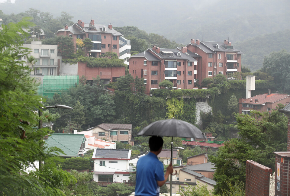 민간임대주택특별법 개정안이 30일 국회 본회의에서 처리될 예정이다. 사진은 서울 종로구 빌라 밀집지역. / 연합뉴스