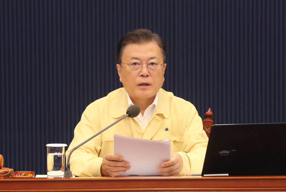 문재인 대통령이 31일 언론중재법 협의체 구성과 관련해 "국회에서 여야가 언론중재법 개정안에 대한 추가적인 검토를 위해 숙성의 시간을 갖기로 한 것을 환영한다"고 밝혔다. 사진은 이날 청와대에서 열린 국무회의에서 발언하고 있는 문 대통령의 모습. /연합뉴스
