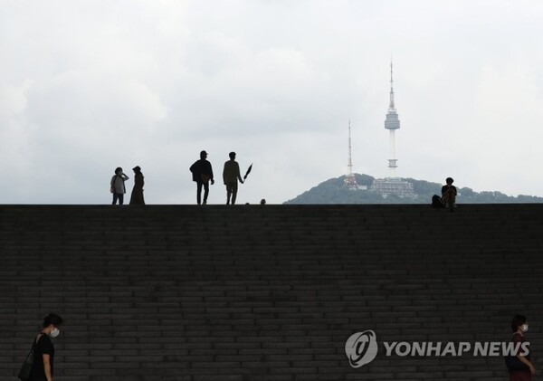 2일 전국이 흐린 가운데 일부 지역엔 약한 비 소식이 있다. /연합뉴스
