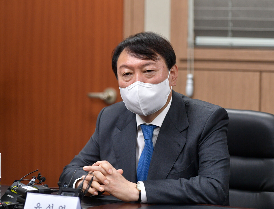 국민의힘 윤석열 대선 경선 예비후보가 3일 오전 서울 종로구 기독교회관에서 열린 한국교회 대표연합기관 및 평신도단체와 간담회에 참석, 인사말을 하고 있다. / 연합뉴스