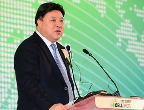 서정진 셀트리온 명예회장은 그룹 합병을 통해 지배력을 강화할 것으로 예상된다. /셀트리온