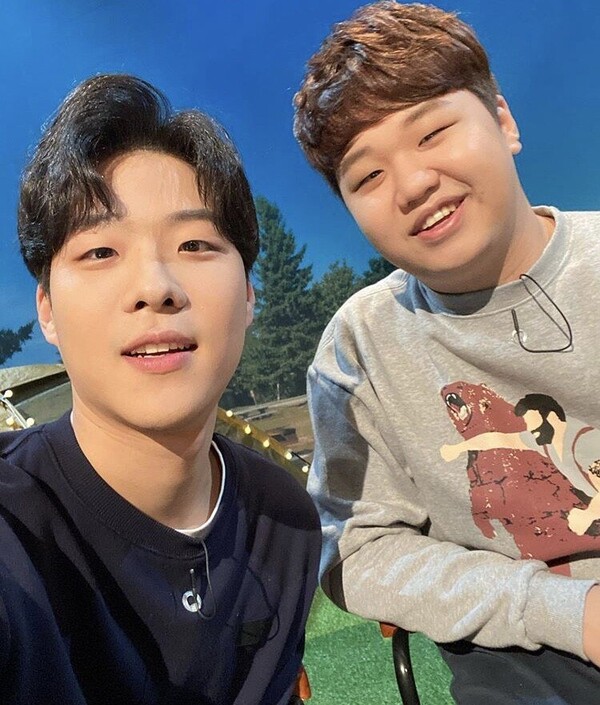 송경호(왼쪽)와 김종인(오른쪽)은 환상 케미로 '대벌레듀오'라 불리며 많은 사랑을 받았다. /'스맵' 송경호 인스타그램