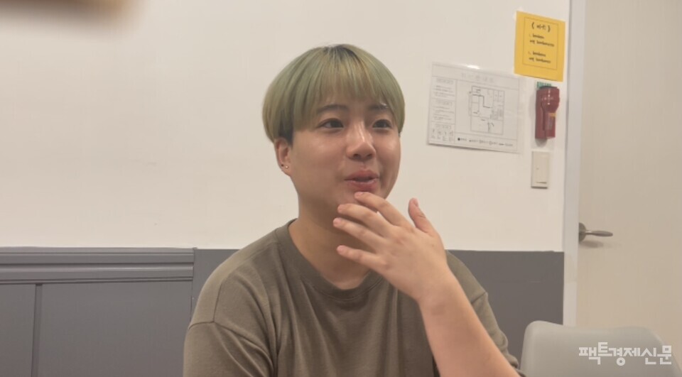 조혜민 대변인은 "지금의 나는 40대, 50대가 돼도 혼자 살아갈 가능성이 높다고 생각하고 있다. 그런데 주변에서 롤 모델을 찾기가 어려웠다. 혼자 어떻게 살아갈 수 있는지가 보이지 않았다. (그 가운데) 가장 가까이에서 찾은 롤 모델이 우리 후보였다"고 말했다.