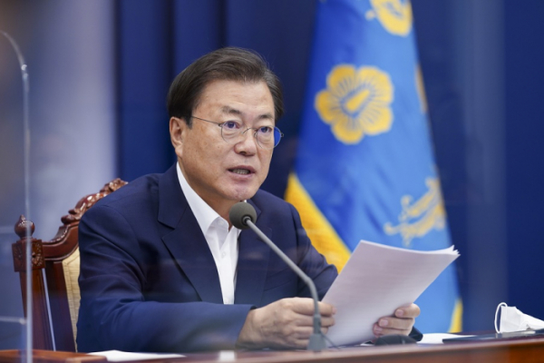 지난 8월, 문재인 대통령이 청와대에서 열린 수석·보좌관회의에서 발언하고 있다./ 연합뉴스