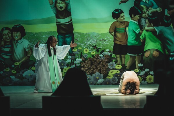 ‘지옥’은 ‘송곳’ 최규석 작가가 그림을, ‘부산행’, ‘반도’ 연상호 감독이 스토리 집필을 맡아 화제를 모았던 동명 웹툰을 원작으로 하는 넷플릭스 시리즈다. /넷플릭스