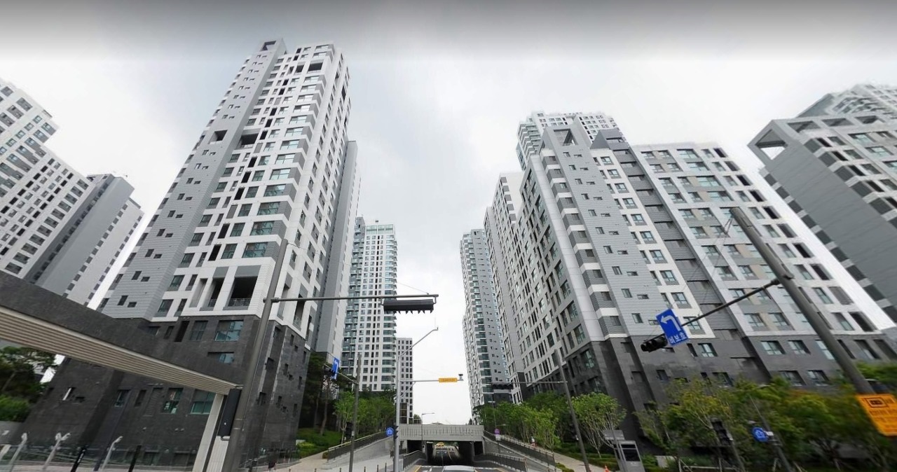 서울에서 가장 비싼 아파트로 꼽히는 서초구 반포동 아크로리버파크 전경. 전용면적 84㎡가 평균 30억원 이상으로 거래되고 있다. /팩트경제신문DB