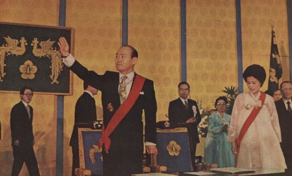 당시 최규하 대통령을 밀어내고 대한민국 대통령에 오른 전두환 전 대통령./연합뉴스