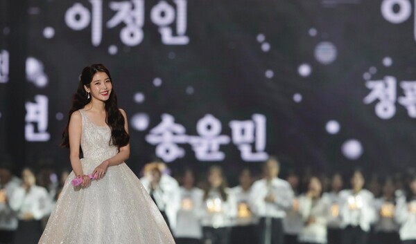 아이유가 4년 만에 멜론뮤직어워드(MMA)에 출연한다. 지난 MMA2017에서의 아이유 모습/ 카카오엔터테인먼트