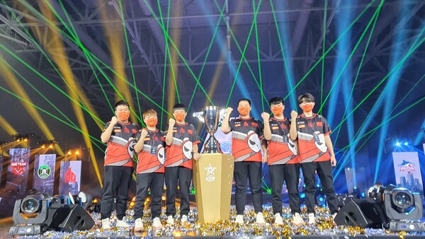 지난해 우승을 하고도 “의외였다”는 평을 받은 칭지우 e스포츠와는 달리, 올게이머스(사진) 우승 후엔 크로스파이어 세계 최강 중국이 또 한 차례 발전했다는 평이 나오고 있다. /스마일게이트
