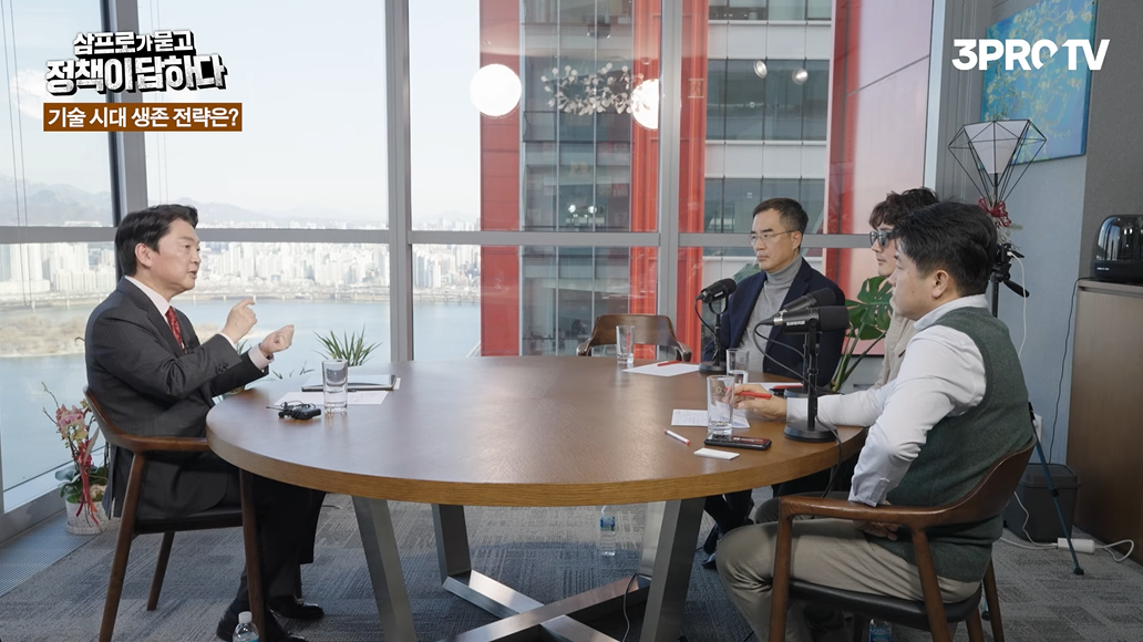 안철수 국민의당 후보가 2일 유튜브 채널 ‘삼프로TV_경제의 신과 함께’에 출연해 발언하고 있다. /삼프로TV 방송화면 캡쳐