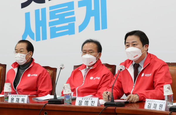 국민의힘 장예찬 청년본부장이 10일 오전 서울 여의도 국회에서 열린 제1차 중앙선거대책본부 회의에서 발언하고 있다./국회사진기자단=연합뉴스